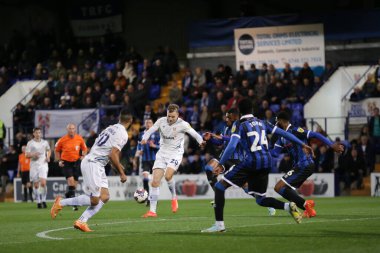 Elliott Nevitt # 20 of Tranmere Rovers Sky Bet Lig 2 karşılaşmasında elindeydi. Tranmere Rovers 'a karşı Prenton Park, Birkenhead, Birleşik Krallık, 25 Ekim 202