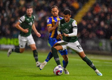 Plymouth Argyle forvet Morgan Whittaker (19), 25 Ekim 202 'de Home Park, Plymouth, İngiltere' de oynanan Sky Bet Lig 1 karşılaşmasında topu koruyor.