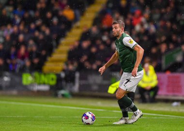 Plymouth Argyle orta saha oyuncusu Matt Butcher (7), Sky Bet League 1 karşılaşmasında Plymouth Argyle 'a karşı Shrewsbury Town, Home Park, Plymouth, Birleşik Krallık, 25 Ekim 202