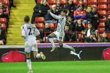 Lincoln City 'den Daniel Mandroiu 25 Ekim 202' de Oakwell, Barnsley, Lincoln City 'de oynanan Sky Bet 1 karşılaşmasında 0-1 kazanma hedefini kutluyor.