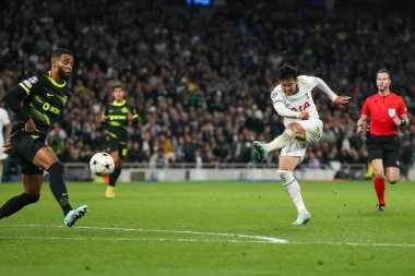 Tottenham Hotspur 'dan Son Heung-Min 26 Ekim 202' de Tottenham Hotspur, Londra 'daki Tottenham Hotspur Stadyumu' nda oynanan UEFA Şampiyonlar Ligi maçında gol attı.