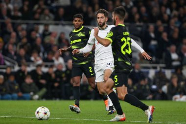 Tottenham Hotspur 'dan Rodrigo Bentancur # 30 UEFA Şampiyonlar Ligi maçı sırasında Tottenham Hotspur' a karşı Sporting Lisbon Tottenham Hotspur Stadyumu, Londra, 26 Ekim 202