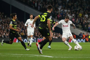 Tottenham Hotspur 'dan Pierre-Emile Hjbjerg # 5 UEFA Şampiyonlar Ligi karşılaşmasında Tottenham Hotspur' a karşı Sporting Lisbon Tottenham Hotspur Stadyumu, Londra, 26 Ekim 2022