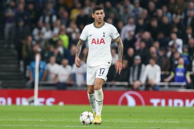Tottenham Hotspur 'dan Cristian Romero # 17 UEFA Şampiyonlar Ligi maçı sırasında Tottenham Hotspur - Sporting Lisbon Tottenham Hotspur Stadyumu, Londra, 26 Ekim 202