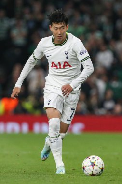 Tottenham Hotspur 'dan Son Heung-Min UEFA Şampiyonlar Ligi maçında topu sürüyor Tottenham Hotspur' a karşı Sporting Lisbon Tottenham Hotspur Stadyumu, Londra, 26 Ekim 202