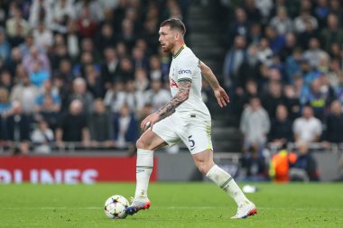 Tottenham Hotspur 'dan Pierre-Emile Hjbjerg # 5 numara UEFA Şampiyonlar Ligi karşılaşmasında Tottenham Hotspur' a karşı Sporting Lisbon Tottenham Hotspur Stadyumu, Londra, 26 Ekim 2022