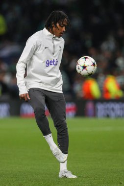 Tottenham Hotspur 'dan Djed Spence # 24 UEFA Şampiyonlar Ligi maçında Tottenham Hotspur - Sporting Lisbon Tottenham Hotspur Stadyumu, Londra, 26 Ekim 202