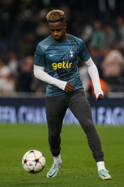 Tottenham Hotspur 'dan Ryan Sessegnon # 19 UEFA Şampiyonlar Ligi karşılaşması öncesinde Tottenham Hotspur - Sporting Lisbon Tottenham Hotspur Stadyumu, Londra, 26 Ekim 202