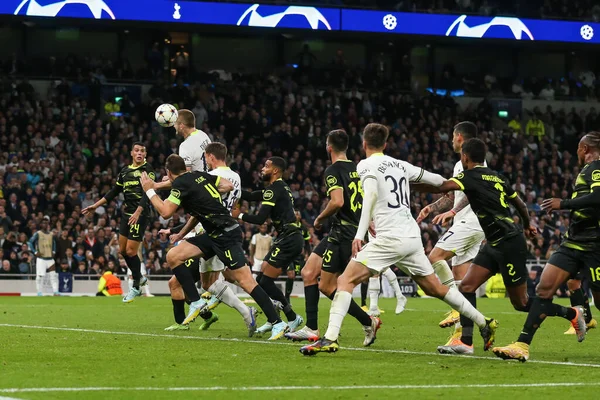 Eric Dier Tottenham Hotspur Heads Ball Just Wide Uefa Champions — Stock Photo, Image