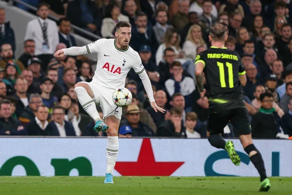 Matt Doherty Tottenham Hotspur Ovládá Míč Během Utkání Ligy Mistrů — Stock fotografie