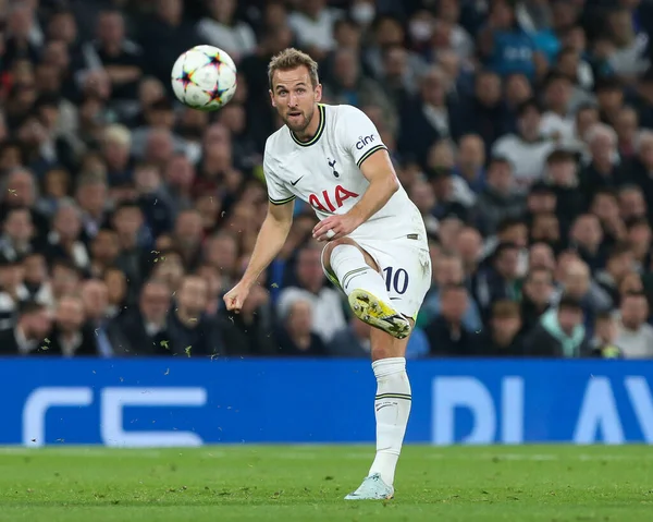 Harry Kane Tottenham Hotspur Pasa Pelota Durante Partido Liga Campeones —  Fotos de Stock