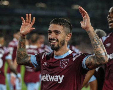 West Ham United 'ın Manuel Lanzini # 10' u UEFA Avrupa Konferans Ligi maçı West Ham United - Silkeborg maçında 27 Ekim 202 'de Londra Stadyumu' nda 1-0 kazanma hedefini kutluyor.