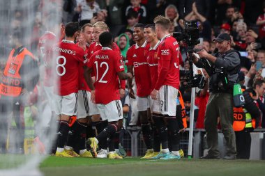 Manchester United oyuncuları Manchester United 'ın 27 Ekim 202' de Old Trafford, Manchester, İngiltere 'de şerife karşı oynadığı UEFA Avrupa Ligi maçında bir golü kutluyorlar.