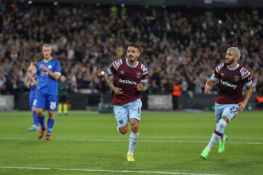 West Ham United 'ın Manuel Lanzini # 10' u UEFA Avrupa Konferans Ligi maçı West Ham United - Silkeborg maçında 27 Ekim 202 'de Londra Stadyumu' nda 1-0 kazanma hedefini kutluyor.