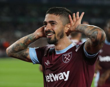 West Ham United 'ın Manuel Lanzini # 10' u UEFA Avrupa Konferans Ligi maçı West Ham United - Silkeborg maçında 27 Ekim 202 'de Londra Stadyumu' nda 1-0 kazanma hedefini kutluyor.