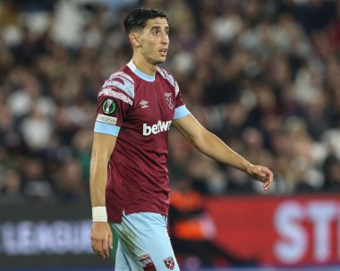 UEFA Avrupa Konferans Ligi maçında West Ham United - Silkeborg maçında 27 Ekim 202 'de Londra Stadyumu' nda Nayef Aguerd # 27.