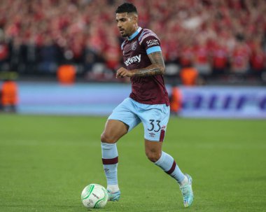UEFA Avrupa Konferans Ligi maçı sırasında West Ham United ile Londra Stadyumu 'nda oynanan West Ham United maçı sırasında West Ham United # 33 numaralı Emerson Palmieri, 27 Ekim 202