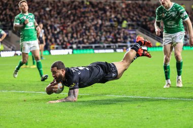 Yeni Zelandalı Kenny Bromwich 28 Ekim 202 'de Headingley Stadyumu, Leeds, İngiltere' de oynanan Rugby Ligi 2021 Dünya Kupası C Grubu maçına gidiyor.