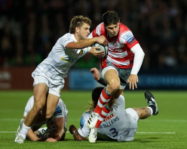 Gloucester Rugby 'den Louis Rees-Zammit, 28 Ekim 202' de İngiltere 'nin Kingsholm Stadyumu' nda oynanan Gallagher Premiership maçında Gloucester - Exeter Chiefs karşılaşmasında Exeter Chiefs 'e karşı hücum etti.