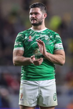 İrlandalı James Bentley, İrlanda 'nın 28 Ekim 202' de Headingley Stadyumu 'nda oynanan Rugby Lig Dünya Kupası 2021 Grubu C Grubu karşılaşmasında Dünya Kupası' ndan düşüşünü alkışlıyor.