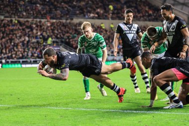 Yeni Zelandalı Kenny Bromwich 28 Ekim 202 'de Headingley Stadyumu, Leeds, İngiltere' de oynanan Rugby Ligi 2021 Dünya Kupası C Grubu maçına gidiyor.