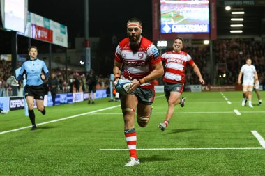 Gloucester Rugby 'nin kaptanı Lewis Ludlow 28 Ekim 202' de İngiltere 'nin Kingsholm Stadyumu' nda oynanan Gallagher Premiership maçında Gloucester - Exeter Chiefs maçında gol atmak için ayrıldı.