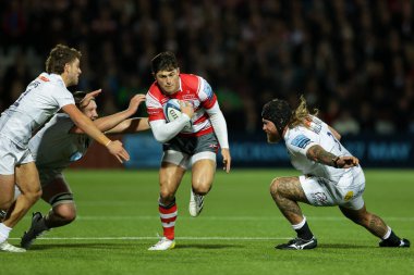 Gloucester Rugby 'den Louis Rees-Zammit, 28 Ekim 202' de İngiltere 'nin Kingsholm Stadyumu' nda oynanan Gallagher Premiership maçında Gloucester - Exeter Chiefs karşılaşmasında Exeter Chiefs 'e karşı hücum etti.