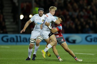 Exeter Chiefs 'ten Josh Hodge, Gloucester Rugby Premiership maçı sırasında Gloucester' dan Giorgi Kveseladze tarafından Kingsholm Stadyumu, Gloucester, Birleşik Krallık 'ta 28 Ekim 202' de oynanan Rugby vs Exeter Chiefs maçında yenildi.