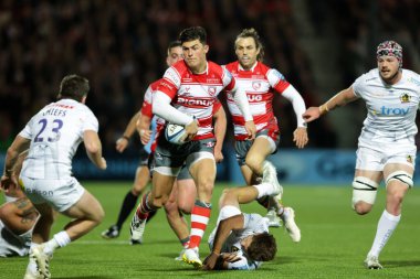 Gloucester Rugby 'den Louis Rees-Zammit, 28 Ekim 202' de İngiltere 'nin Kingsholm Stadyumu' nda oynanan Gallagher Premiership maçında Gloucester - Exeter Chiefs karşılaşmasında Exeter Chiefs 'e karşı hücum etti.