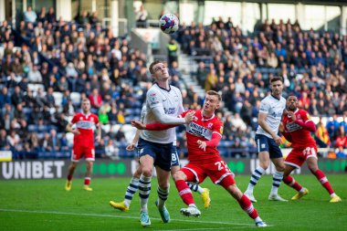 Middlesborough 'dan Marcus Forss # 21 ve Preston North End # 6' dan Liam Lindsay # 9 Ekim 202 Deepdale, Preston, Birleşik Krallık 'ta oynanan Sky Bet Şampiyonası maçında top için yarışıyorlar.