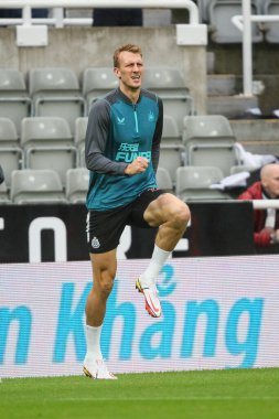 Newcastle 'dan Dan Burn # 33 Premier Lig karşılaşmasında ısınıyor. Newcastle United, Aston Villa' ya karşı St. James 's Park, Newcastle, Birleşik Krallık, 29 Ekim 202