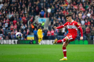 Middlesborough 'dan Ryan Giles 29 Ekim 202' de İngiltere 'nin Deepdale kentinde oynanan Sky Bet Şampiyonası maçında topu geçiyor.