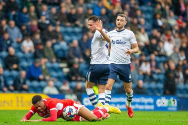 Preston North End 'den Alan Browne 29 numara Middlesborough' lu Chuba Akpom 'u 29 Ekim 202' de Deepdale, Preston, Birleşik Krallık 'ta Preston North End ile Middlesbrough maçında faul yaptı.