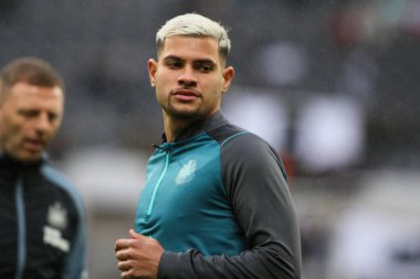 Newcastle 'dan Bruno Guimares 29 Ekim 2022' de İngiltere 'nin Newcastle kentinde oynanan Premier League maçı sırasında Aston Villa' ya karşı ısınıyor.