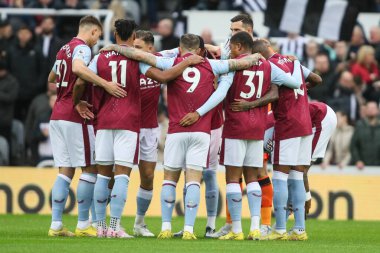 Aston Villa Premier Lig maçından önce St.James 's Park, Newcastle, Birleşik Krallık' ta Newcastle United ile Aston Villa maçına gidiyor.