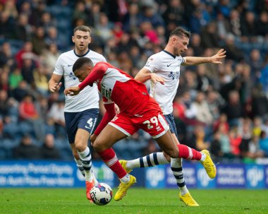 Preston North End 'den Alan Browne 29 numaralı Middlesborough' lu Chuba Akpom 'a 29 numaralı Gökyüzü İddia Şampiyonası maçında meydan okuyor Preston North End Middlesbrough' a karşı Deepdale, Preston, Birleşik Krallık, 29 Ekim 202