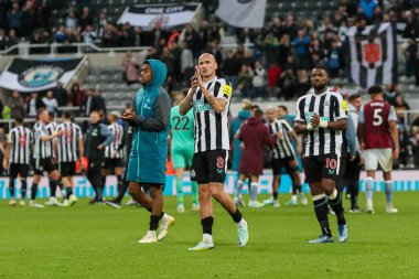 Newcastle Newcastle 8 numaralı Jonjo Shelvey, Aston Villa 'yı Premier Lig maçı Newcastle United' a karşı Aston Villa maçında 29 Ekim 202 'de St. James' s Park, Newcastle 'da 4-0 yenerek taraftarları alkışladı.