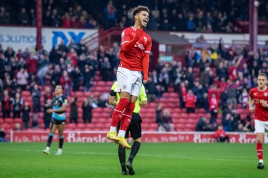 Barnsley 'den Josh Martin golünü kutluyor ve skor 2-0, Sky Bet League 1 maçında Barnsley' e karşı Forest Green Rovers, Oakwell, Barnsley, Birleşik Krallık 'ta 29 Ekim 202