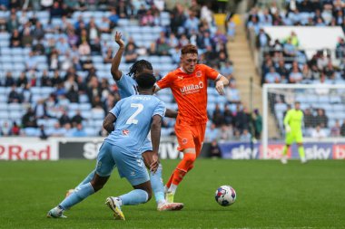 Blackpool 'dan Sonny Carey # 16, Coventry Building Society Arena, Coventry, Birleşik Krallık' ta Coventry City - Blackpool maçında topla koşuyor.