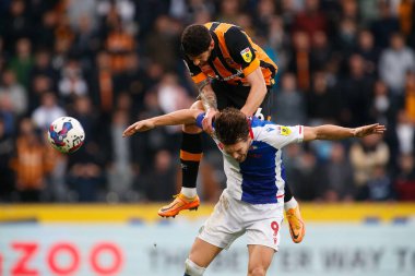 Hull City 'den Tobias Figueiredo # 6 ve Blackburn Rovers' dan Sam Gallagher # 9 Sky Bet Şampiyonası maçında Hull City - Blackburn Rovers, MKM Stadyumu, Hull, Birleşik Krallık, 29 Ekim 202