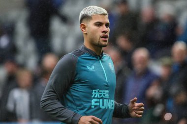 Newcastle 'dan Bruno Guimares 29 Ekim 2022' de İngiltere 'nin Newcastle kentinde oynanan Premier League maçı sırasında Aston Villa' ya karşı ısınıyor.