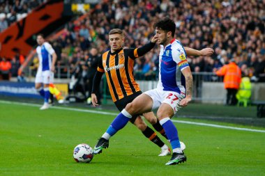 Blackburn Rovers 'dan Lewis Travis # 27 ve Hull City' den Regan Slater # 27 Sky Bet Şampiyonası maçında Hull City - Blackburn Rovers MKM Stadyumu, Hull, Birleşik Krallık, 29 Ekim 202