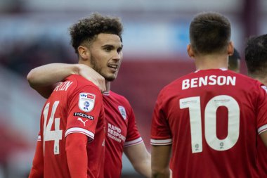 Barnsley 'den Josh Martin golünü kutluyor ve skor 2-0, Sky Bet League 1 maçında Barnsley' e karşı Forest Green Rovers, Oakwell, Barnsley, Birleşik Krallık 'ta 29 Ekim 202