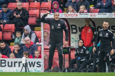 Barnsley baş antrenörü Michael Duff, Sky Bet Lig 1 maçında Oakwell, Barnsley, Barnsley Green Rovers 'a karşı 29 Ekim 202' de