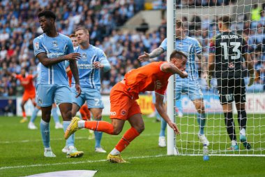 Blackpool 'dan Jerry Yates 29 Ekim 202' de Coventry City 'nin Coventry Building Society Arena' da Blackpool 'a karşı oynadığı Sky Bet Şampiyonası maçında 1-2' lik galibiyetini kutluyor.