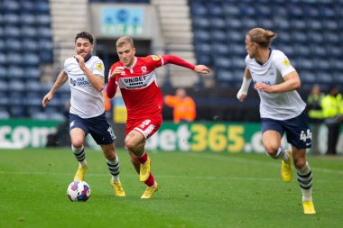 Middlesborough 'dan Riley McGree 29 Ekim 202' de İngiltere 'nin Deepdale kentinde oynanan Sky Bet Şampiyonası maçında topu sürüyor.