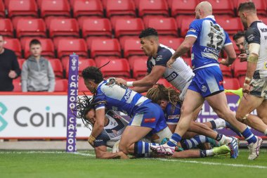 İngiliz Dom Young, Rugby Ligi Dünya Kupası 2021 karşılaşmasında İngiltere ile Yunanistan arasında 29 Ekim 202 'de Bramall Lane, Sheffield, İngiltere' de oynanan karşılaşmada hat-trick yaptı.