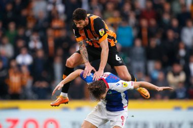 Hull City 'den Tobias Figueiredo 29 Ekim 202' de Hull City 'nin Blackburn Rovers' a karşı oynadığı maçta Blackburn Rovers 'ın 9 numarası Sam Gallagher' ın üzerinden atladı.