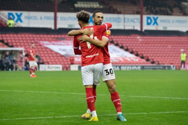 Barnsley 'den Josh Martin golünü kutluyor ve skor 2-0, Sky Bet League 1 maçında Barnsley' e karşı Forest Green Rovers, Oakwell, Barnsley, Birleşik Krallık 'ta 29 Ekim 202