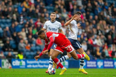 Middlesborough 'dan Chuba Akpom # 29 numara, Preston North End' in 29 Ekim 202 'de Deepdale, Preston' da Preston North End 'e karşı oynadığı Sky Bet Şampiyonası maçında Alan Browne # 8' den faul aldı.